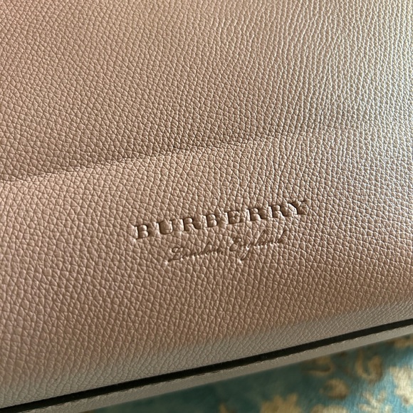 Vintage Burberry tote bag. Used . Size medium - Picture 8 of 13